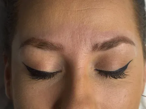 Microblading sourcils à l’institut Sublim’Emma
