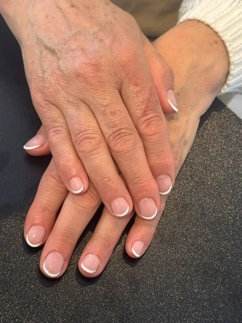 Ongles réalisé par Emmanuelle à l’institut Sublim’Emma