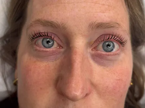 Rehaussement de cils réalisé à l’institut